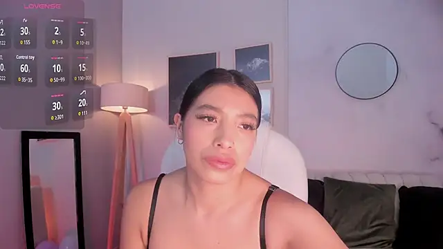 Snapshot of Tiffany_Low chatting on October 2025 01:34:01 PM Tiffany Low online show from October 2025 01:34:01 PM