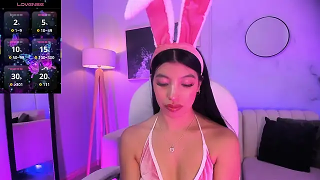 Snapshot of Tiffany_Low chatting on October 2025 01:35:02 PM Tiffany Low online show from October 2025 01:35:02 PM