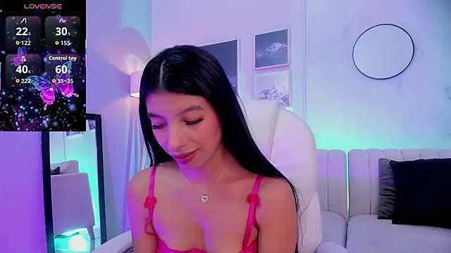 Snapshot of Tiffany_Low chatting on November 2025 11:34:02 AM Tiffany Low online show from November 2025 11:34:02 AM