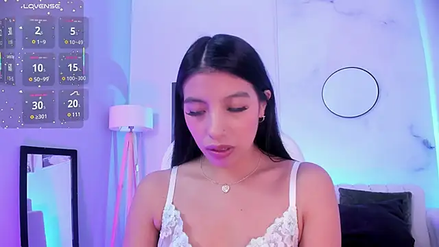 Snapshot of Tiffany_Low chatting on November 2025 12:27:02 PM Tiffany Low online show from November 2025 12:27:02 PM