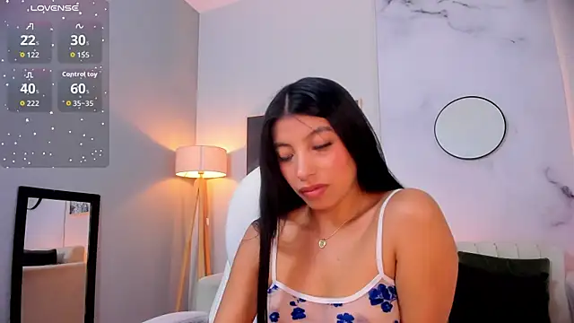 Snapshot of Tiffany_Low chatting on November 2025 01:33:02 PM Tiffany Low online show from November 2025 01:33:02 PM