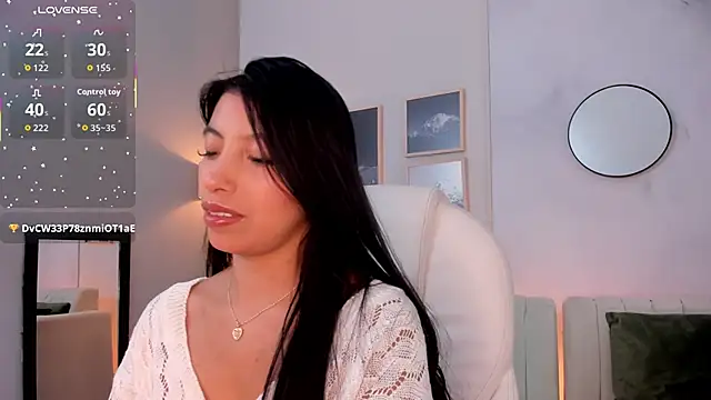 Snapshot of Tiffany_Low chatting on November 2025 01:54:02 PM Tiffany Low online show from November 2025 01:54:02 PM