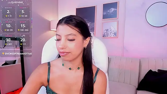 Snapshot of Tiffany_Low chatting on December 2025 01:27:01 PM Tiffany Low online show from December 2025 01:27:01 PM