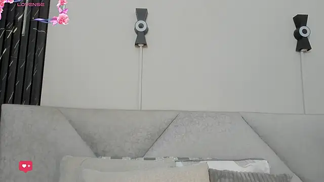 Naomi Rousse online show from May 2026 01:18:02 PM