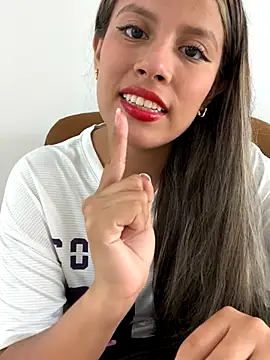 Snapshot of EMILIIA_RICHTER__ chatting on October 2025 06:39:01 PM EMILIIA RICHTER online show from October 2025 06:39:01 PM