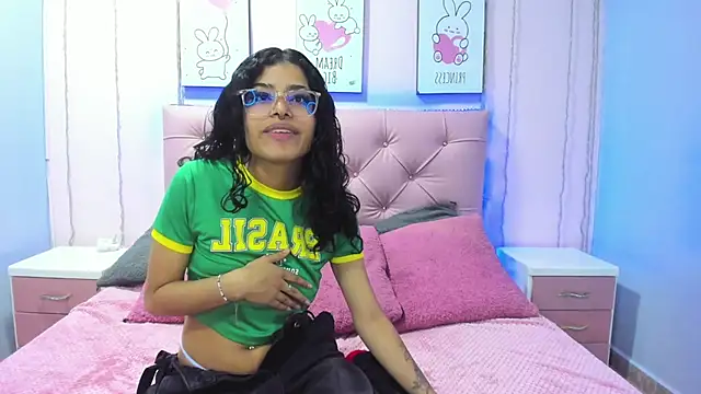 Issaa Tyler online show from October 2025 02:56:01 AM