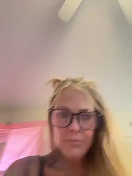 Snapshot of tattoobarbiexox chatting on October 2025 02:57:01 PM tattoobarbiexox online show from October 2025 02:57:01 PM