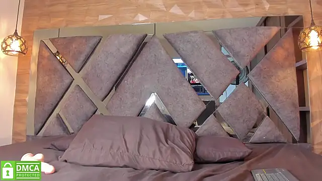 Scarlet  Jones  online show from November 2025 10:10:01 PM