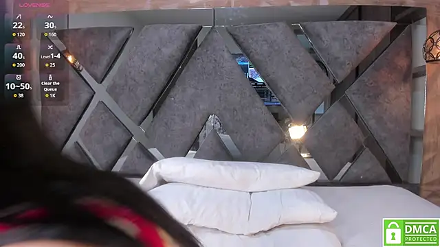 Scarlet  Jones  online show from January 2026 10:35:01 PM