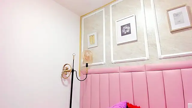 HoollyHendrix online show from December 2025 08:37:02 PM