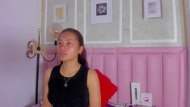 HoollyHendrix online show from February 2026 08:02:01 PM