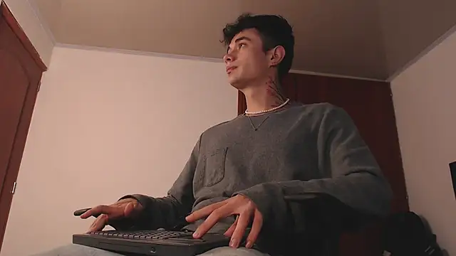 Snapshot of jaico_santos chatting on November 2025 06:11:02 PM jaico santos online show from November 2025 06:11:02 PM