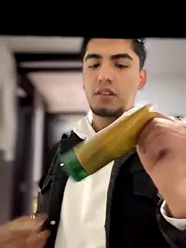 Snapshot of tomy_hot20 chatting on October 2025 06:52:02 PM tomy hot20 online show from October 2025 06:52:02 PM