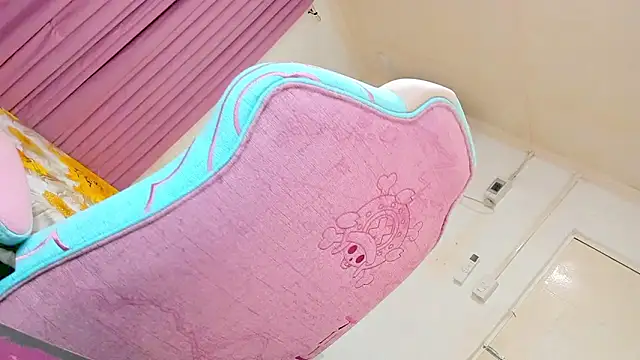 Snapshot of CraveMyCurves chatting on March 2026 10:26:01 PM CraveMyCurves online show from March 2026 10:26:01 PM