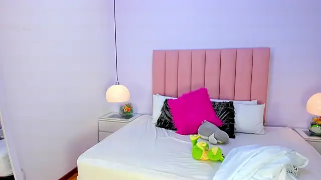 Amy Ferreira online show from November 2025 02:45:02 AM