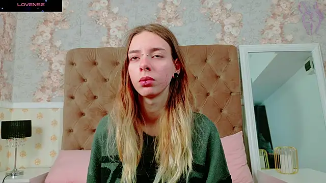 CoraVex online show from October 2025 03:41:02 AM