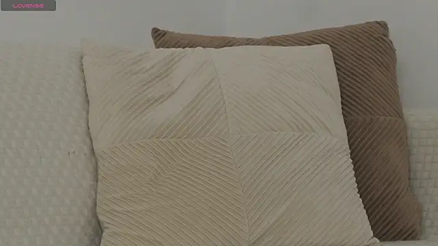 adisson fox online show from December 2025 07:04:02 AM