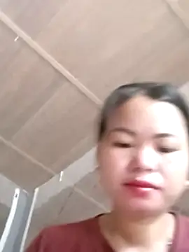 emly-xinh18 online show from November 2025 01:39:02 AM