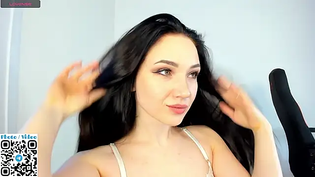 Helen Spark online show from November 2025 02:35:01 AM