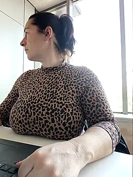 bichota85 online show from February 2026 10:42:02 AM