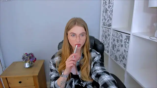 JasmineAlone online show from October 2025 07:46:02 PM