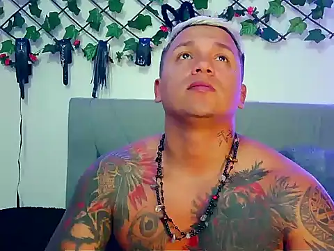 Snapshot of MR777DESIRE chatting on September 2025 12:23:02 AM MR777DESIRE online show from September 2025 12:23:02 AM