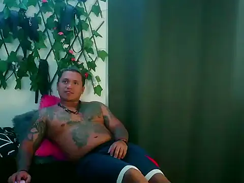 Snapshot of MR777DESIRE chatting on October 2025 05:57:02 PM MR777DESIRE online show from October 2025 05:57:02 PM