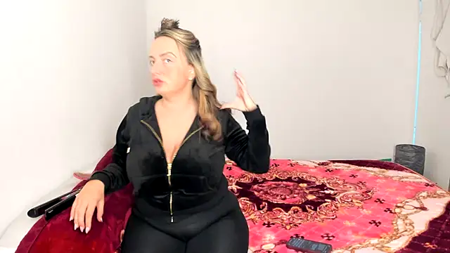 QueenStacyxox online show from September 2025 07:08:02 PM