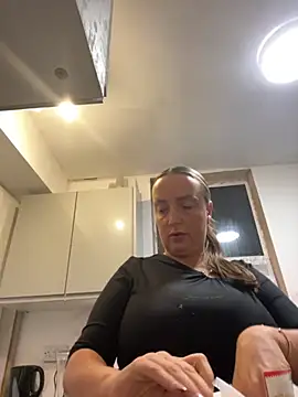 QueenStacyxox online show from October 2025 09:01:01 PM