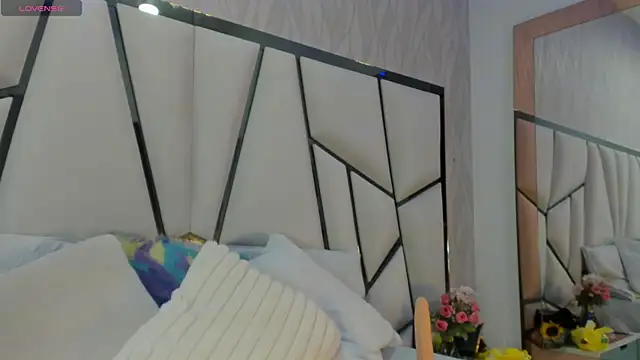 mia vy online show from September 2025 07:59:02 PM