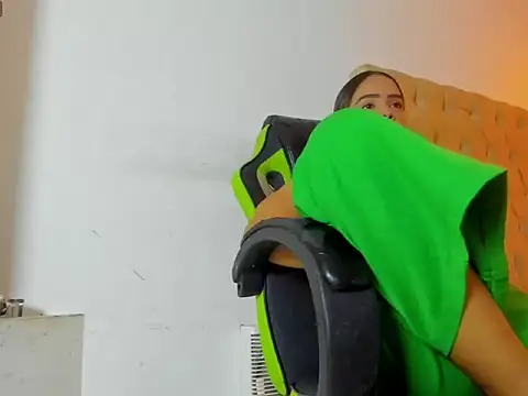 Naomis 35 online show from October 2025 07:47:02 PM