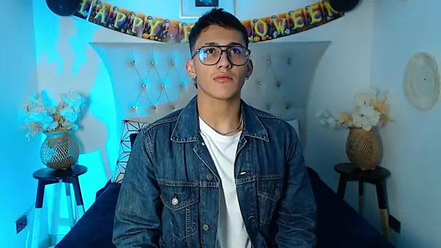 SalvadorFit online show from October 2025 08:31:01 PM