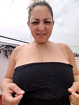 Lunita86 online show from December 2025 02:25:01 PM