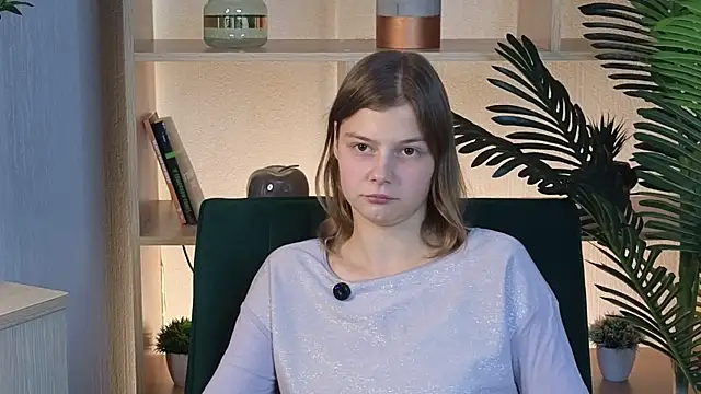 Snapshot of MeridethMondoux chatting on September 2025 12:50:02 PM MeridethMondoux online show from September 2025 12:50:02 PM