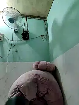 Snapshot of Yang-99 chatting on October 2025 01:03:02 PM Yang-99 online show from October 2025 01:03:02 PM