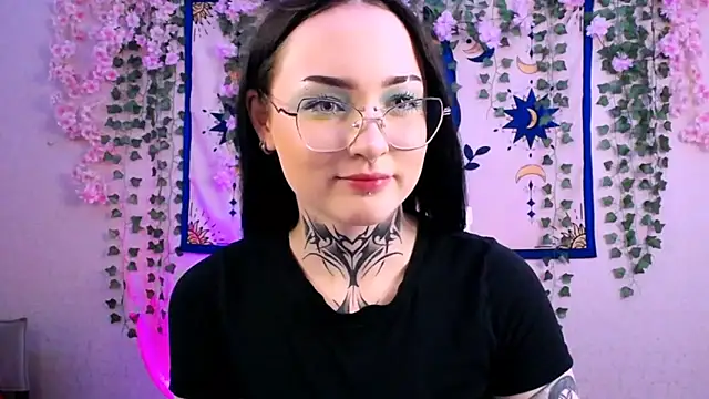 MollyKissy online show from April 2026 12:13:01 AM