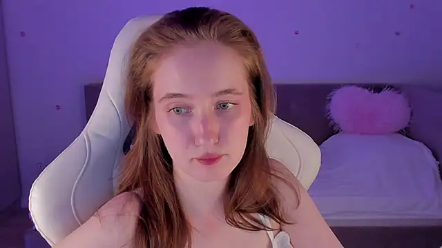 Snapshot of CrystalSoul_ chatting on October 2025 09:20:01 PM CrystalSoul online show from October 2025 09:20:01 PM