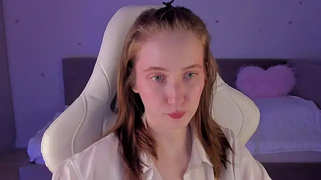 Snapshot of CrystalSoul_ chatting on November 2025 10:54:01 PM CrystalSoul online show from November 2025 10:54:01 PM