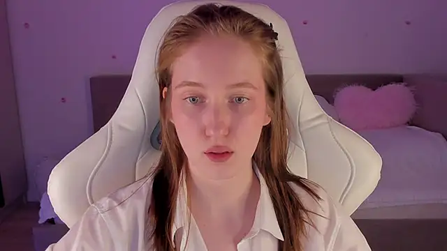 Snapshot of CrystalSoul_ chatting on November 2025 09:14:01 PM CrystalSoul online show from November 2025 09:14:01 PM