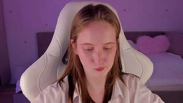 Snapshot of CrystalSoul_ chatting on November 2025 12:33:01 AM CrystalSoul online show from November 2025 12:33:01 AM