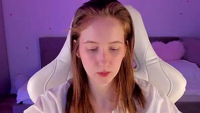 Snapshot of CrystalSoul_ chatting on November 2025 12:09:01 AM CrystalSoul online show from November 2025 12:09:01 AM