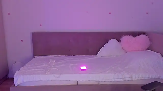 Snapshot of CrystalSoul_ chatting on November 2025 11:25:02 AM CrystalSoul online show from November 2025 11:25:02 AM