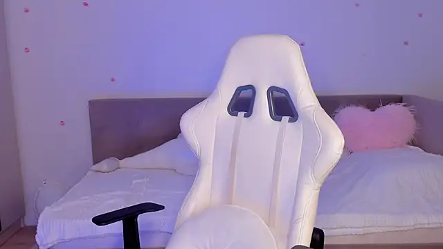 Snapshot of CrystalSoul_ chatting on November 2025 03:00:02 PM CrystalSoul online show from November 2025 03:00:02 PM