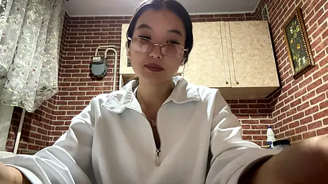 Snapshot of EmmaLeexth chatting on September 2025 01:27:02 PM EmmaLeexth online show from September 2025 01:27:02 PM