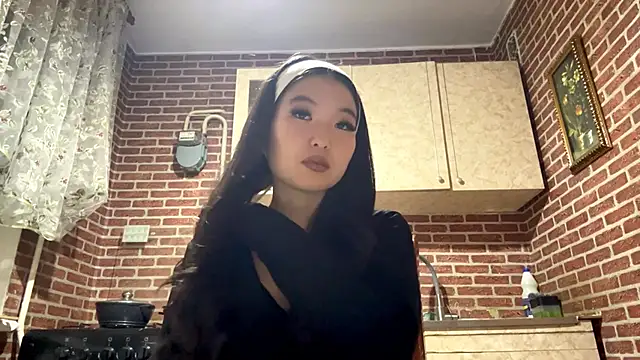 EmmaLeexth online show from November 2025 02:28:02 PM