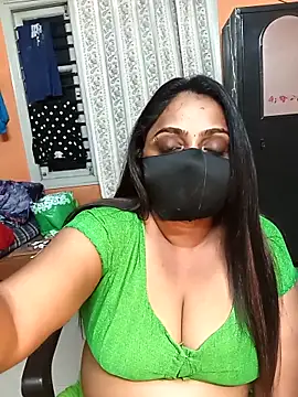 Snapshot of queendivya chatting on May 2026 06:02:02 PM queendivya online show from May 2026 06:02:02 PM