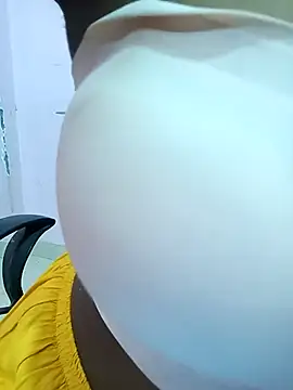 Snapshot of pari_rani7 chatting on October 2025 03:27:01 AM pari rani7 online show from October 2025 03:27:01 AM