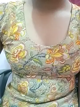 Snapshot of pari_rani7 chatting on October 2025 04:11:01 AM pari rani7 online show from October 2025 04:11:01 AM