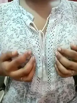 Snapshot of pari_rani7 chatting on October 2025 04:02:02 AM pari rani7 online show from October 2025 04:02:02 AM