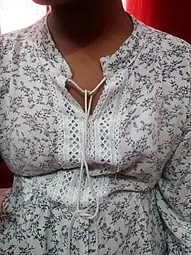 Snapshot of pari_rani7 chatting on October 2025 03:40:01 AM pari rani7 online show from October 2025 03:40:01 AM